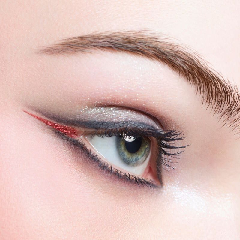 شانيل le liner de مستحضر سائل فائق الدقة لتحديد محيط العينين، طويل الثبات ومقاوم للماء  إصدار محدود