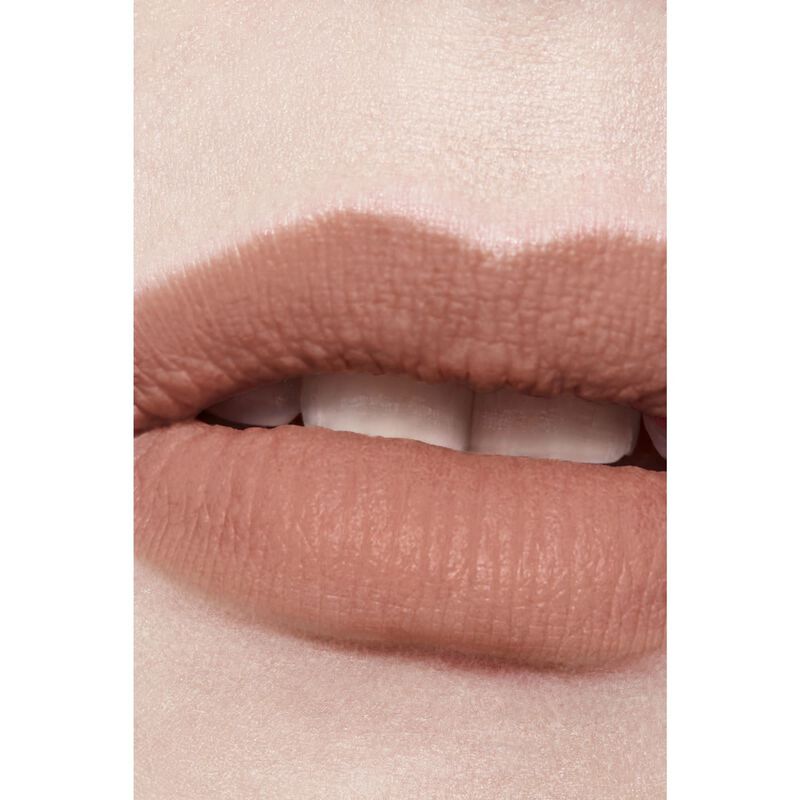 شانيل rouge allure liquid velvet أحمر الشفاه السائل غير اللامع والمكثف فائق الثبات