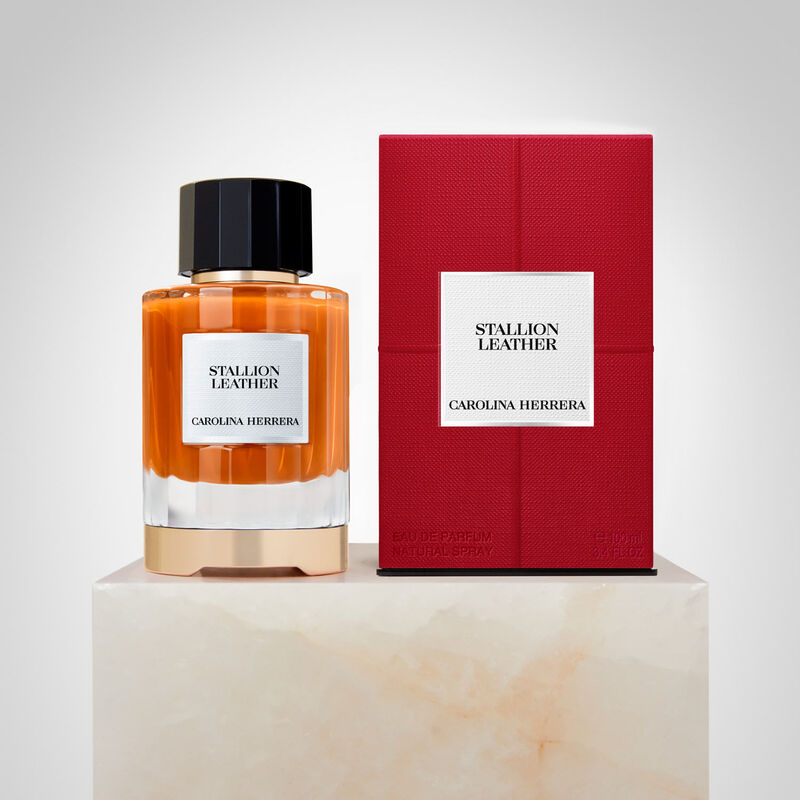 كارولينا هيريرا عطر ستاليون ليذر