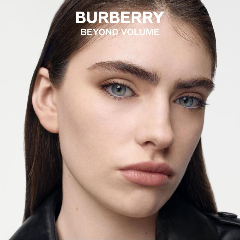 burberry beyond volume  01 intense black