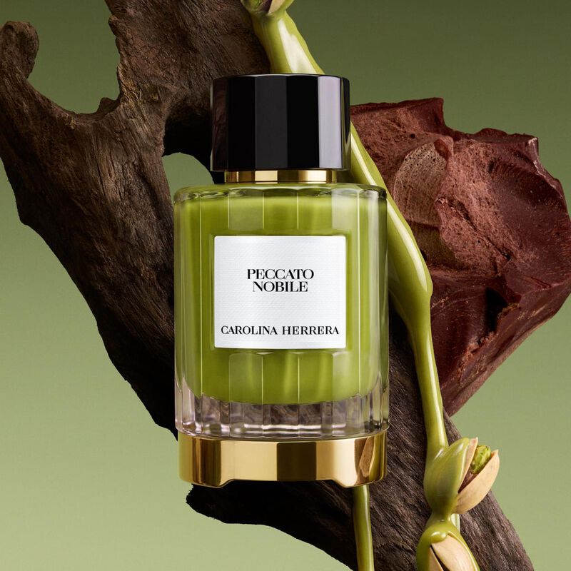 كارولينا هيريرا عطر بيكاتو نوبيلي