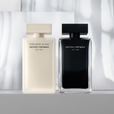 Pure Musc Blanc For Her Eau de Parfum Intense faces pure musc blanc for her eau de parfum intense