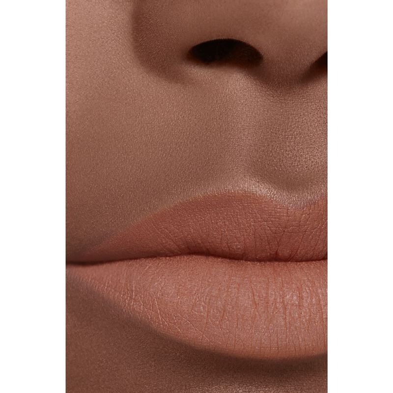 شانيل rouge allure liquid velvet أحمر الشفاه السائل غير اللامع والمكثف فائق الثبات
