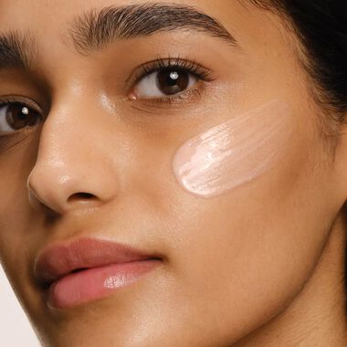 faces برايمر لومينوس سيلك لتفتيح البشرة وتمديد إشراقتها