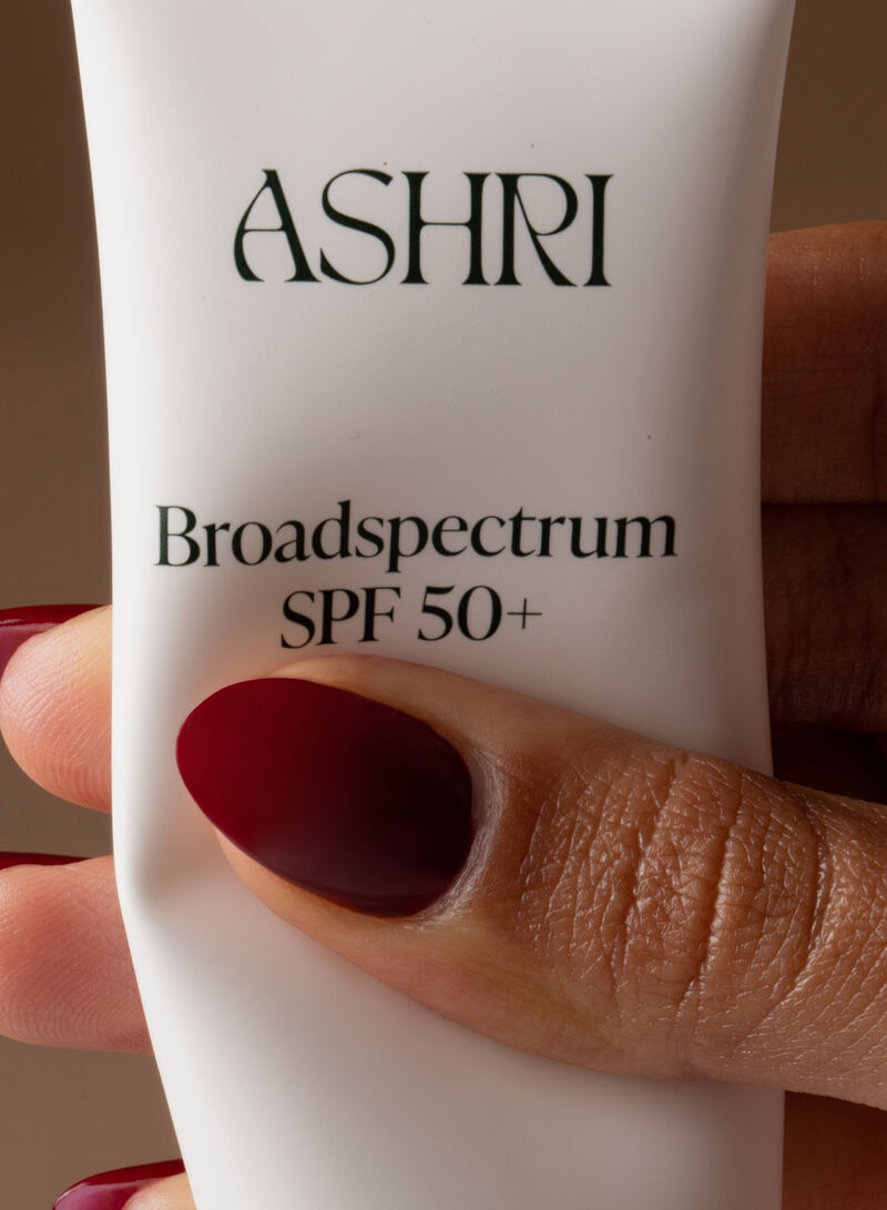 ashri skin واقي الشمس اشري واسع الطيف عامل حماية spf50+