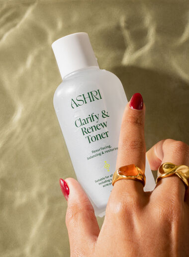 Clarify Renew Toner faces clarify renew toner